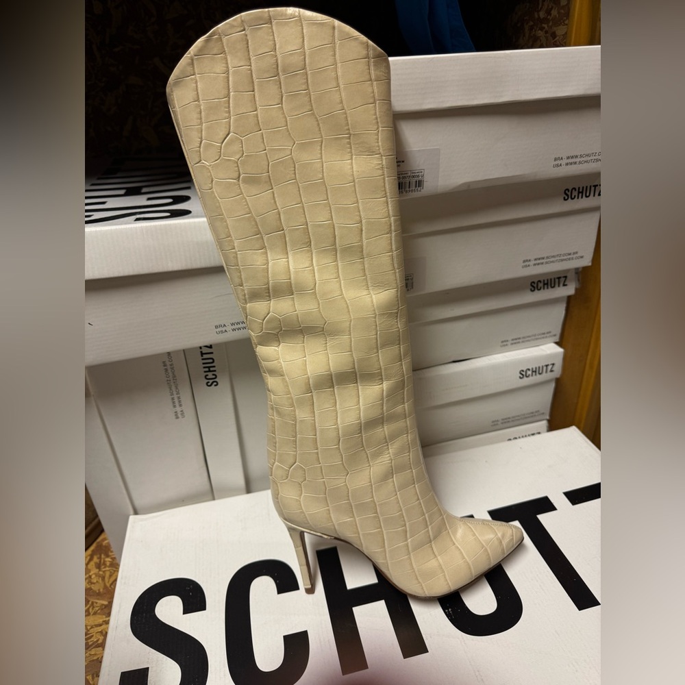 💯 Authentic Schutz Maryana Tall Knee High crocodile boot in Almond Bluff NWB